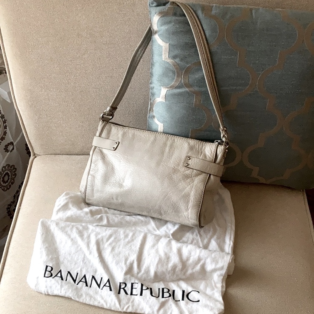 GUC!Banana Republic Pebbled Leather handbag. Great used condition! W/dust bag! - Picture 7 of 16